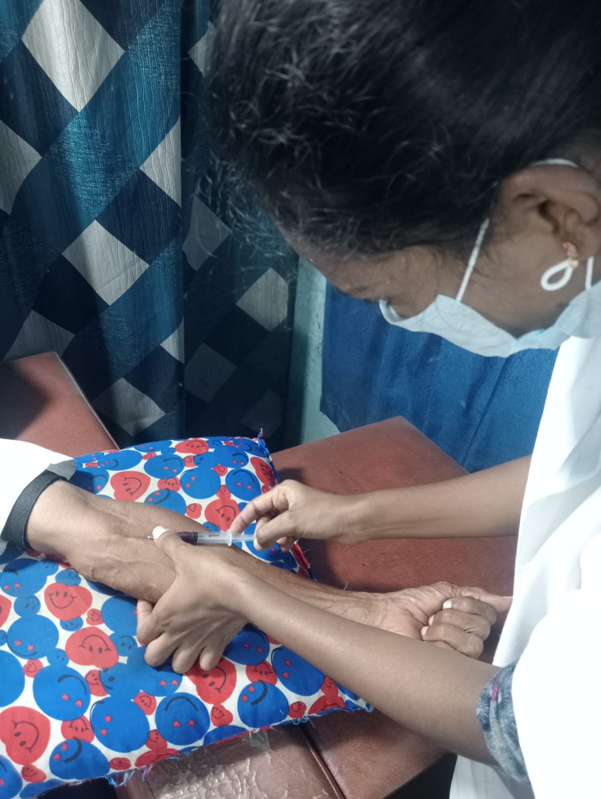 SIAHS student performing venipuncture during hands-on clinical training